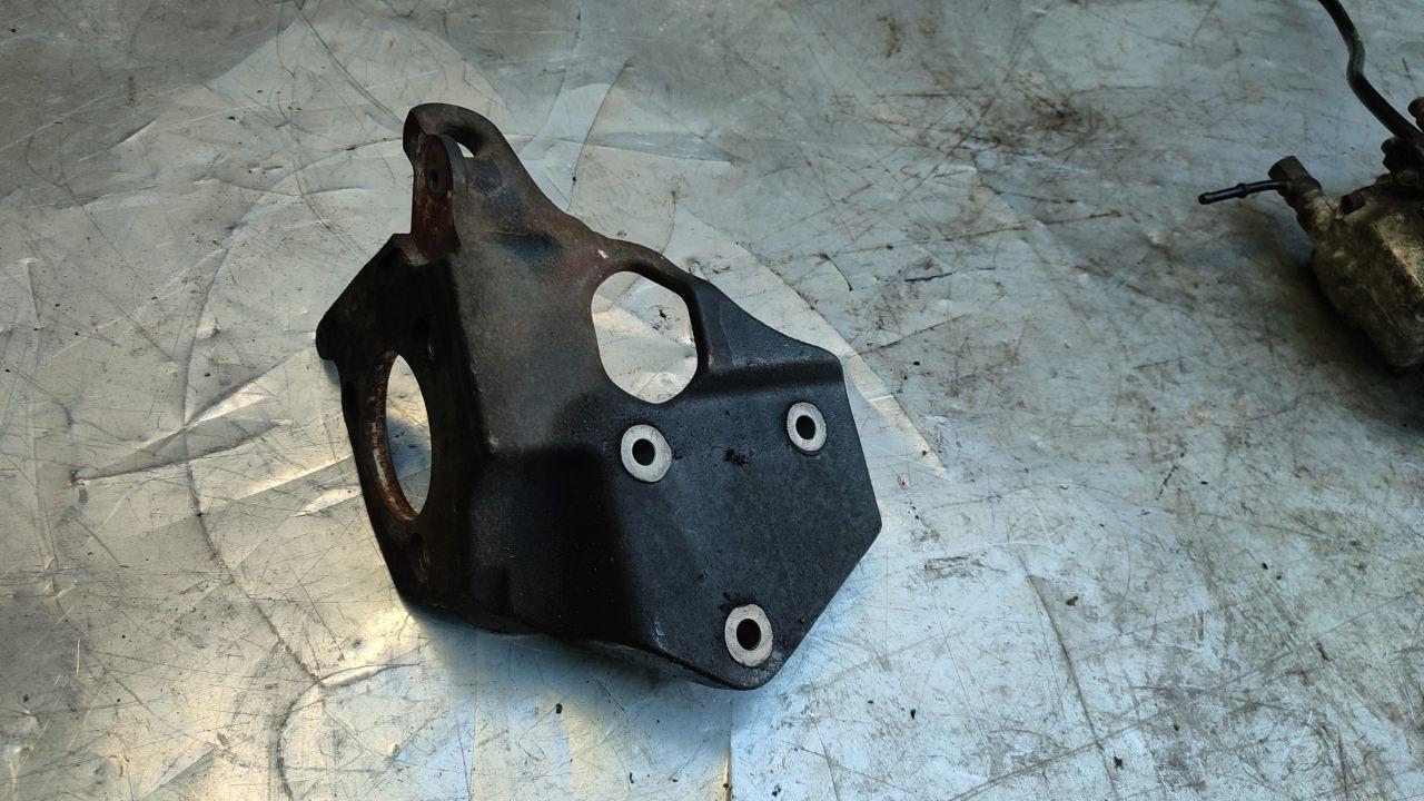 кронштейн ТНВД Volkswagen Transporter T4 (1990 - 2003), 2.5 л., дизель, 074130147C - фото №1