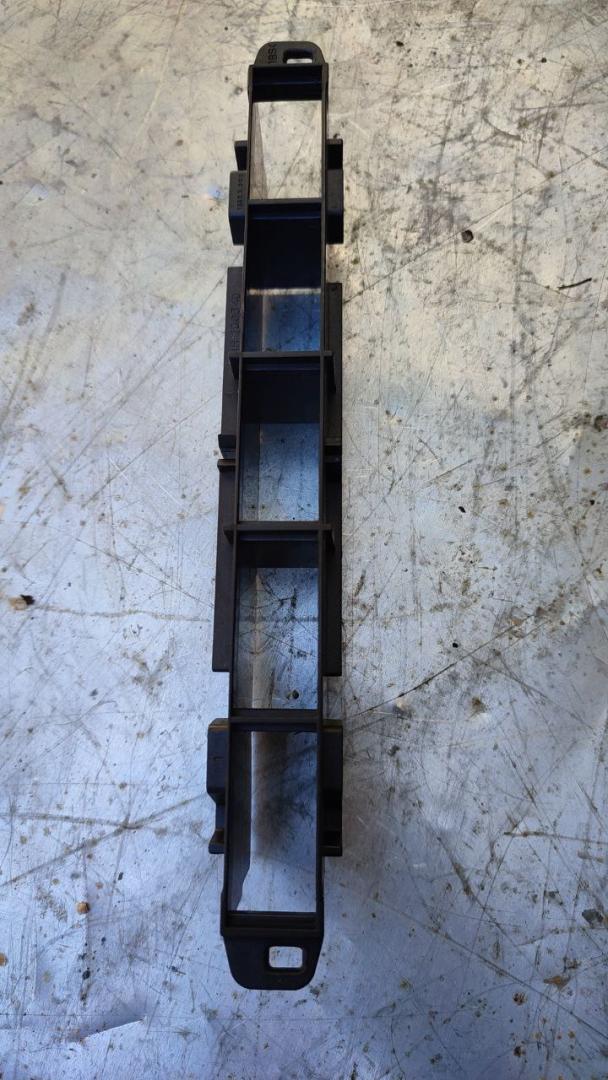 кронштейн кнопок Rover 75 1 поколение (1999 - 2004), YUD100821ANV - фото №1