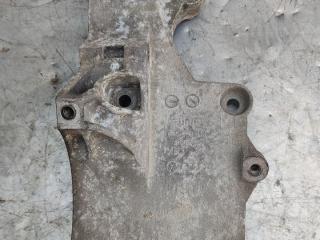 кронштейн генератора Volkswagen Caddy 3 поколение (2004 - 2010), 2.0 л., дизель, МКПП, 03G903143A