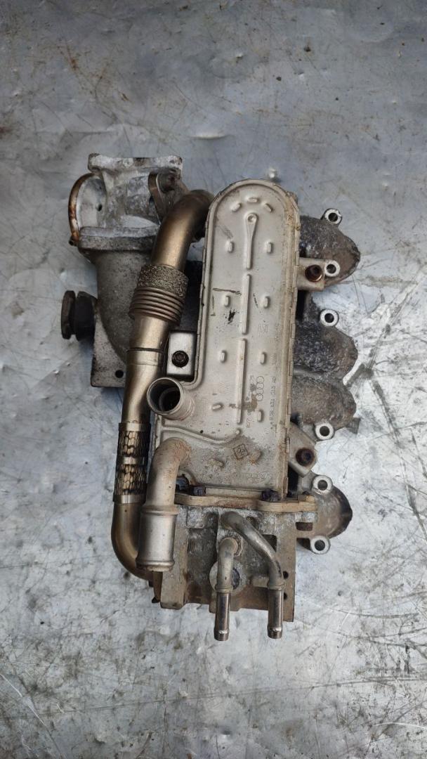 коллектор впускной Skoda Fabia 2 поколение (5J) 2008, 1.9 л., дизель, 03G129713, 038131513AD - фото №1