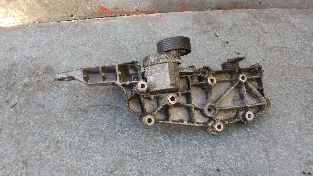 кронштейн генератора Volvo S60 1 поколение (2000 - 2004), 2.4 л., бензин, 9497106 - фото №1