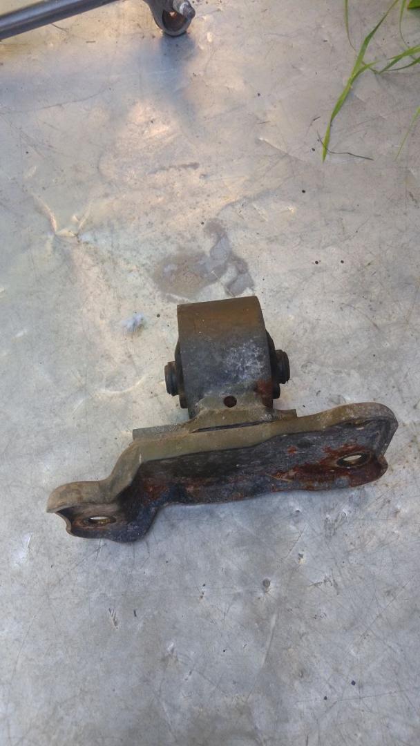 подушка крепления КПП Mitsubishi Lancer 9 поколение (2003 - 2010), 1.6 л., бензин, МКПП - фото №1