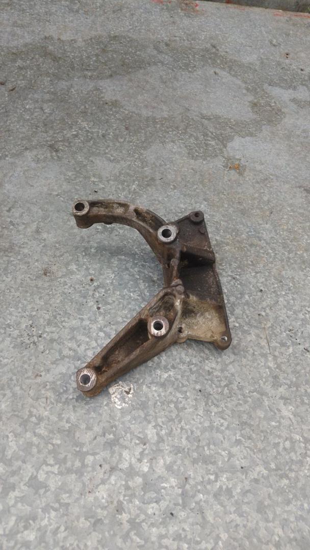 кронштейн гидроусилителя Ford Tourneo Connect 1 поколение (2002 - 2009), 1.8 л., бензин, 97BB3K738CA - фото №1