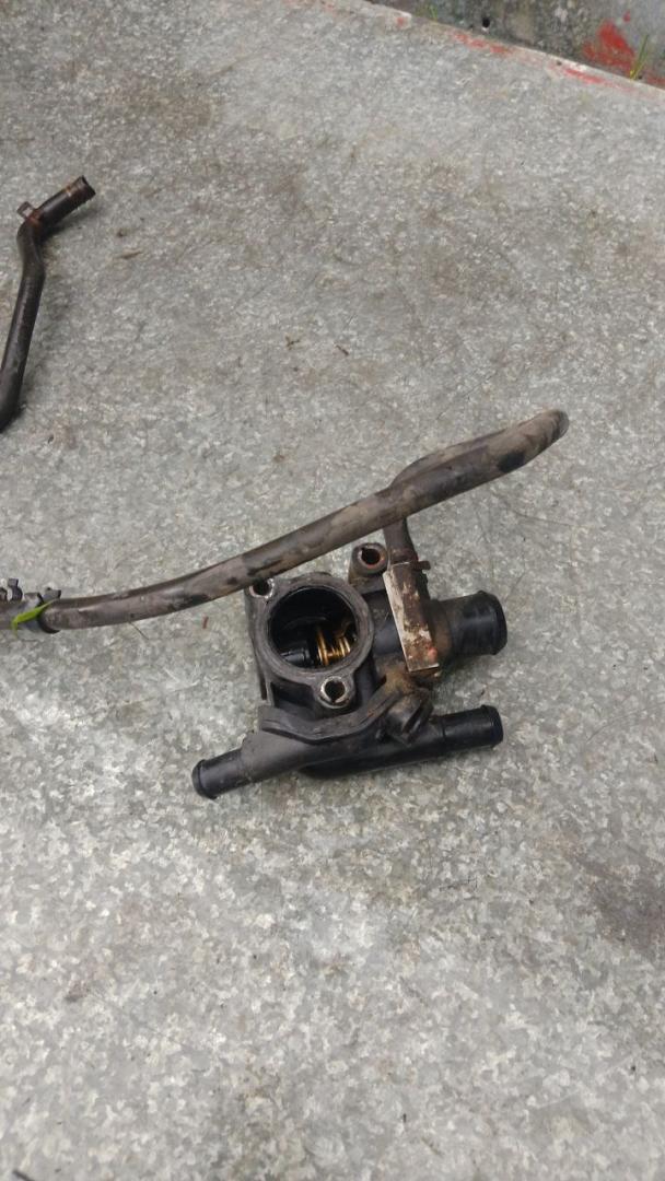 корпус термостата Ford Tourneo Connect 1 поколение (2002 - 2009), 1.8 л., бензин - фото №1