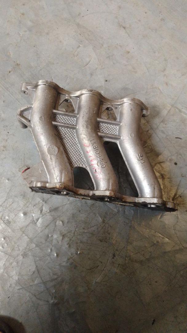 коллектор впускной Rover 75 1 поколение (1999 - 2004), 2.5 л., бензин, LKB109460 - фото №1