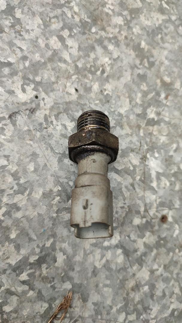 датчик давления масла Peugeot 307 1 поколение 2005, 2.0 л., дизель - фото №1