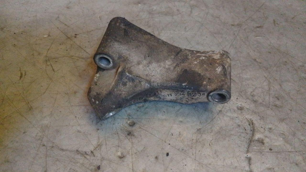 кронштейн компрессора кондиционера Mercedes-Benz C-Класс W203/S203/CL203 (2000 - 2004), 2.2 л., дизель, 6112340239, A6112340239 - фото №1