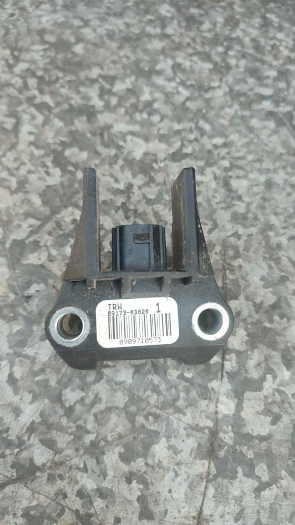 датчик удара Toyota Yaris XP9 (2005 - 2009), 891730D020 - фото №1