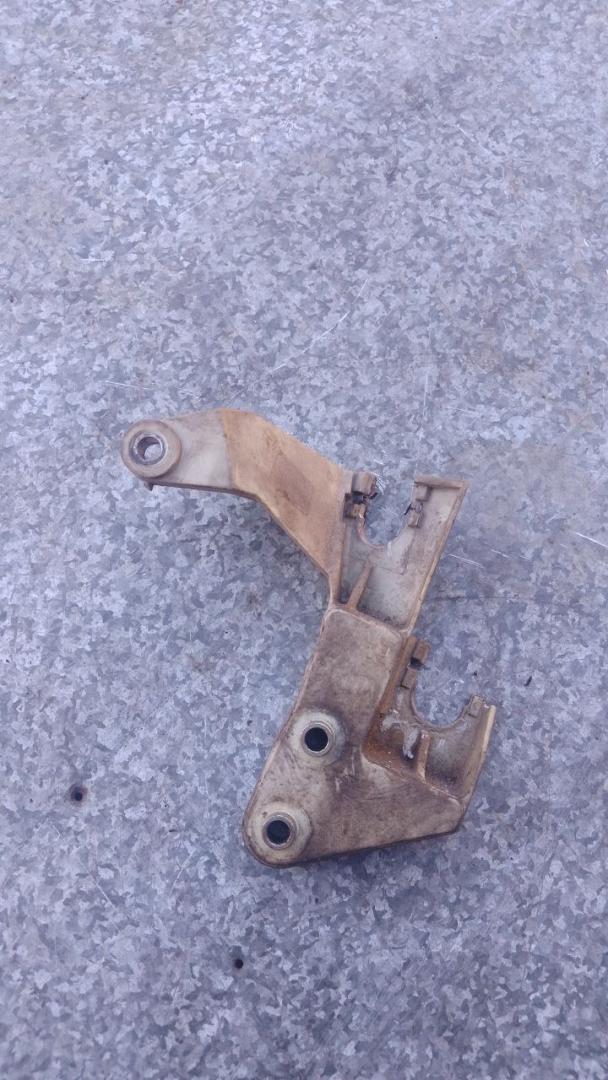 кронштейн КПП Peugeot 307 1 поколение (2001 - 2005), 1.4 л., бензин, МКПП - фото №1