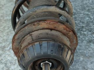 стойка передняя левая Toyota Yaris XP9 (2005 - 2009), 1.0 л., бензин, МКПП