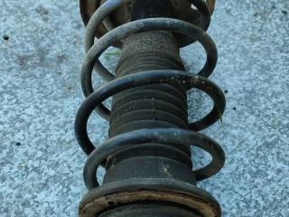 стойка передняя правая Toyota Yaris XP9 (2005 - 2009), 1.0 л., бензин, МКПП