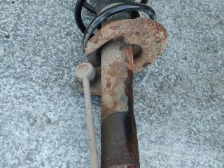 стойка передняя левая Volkswagen Golf Plus 1 поколение (2005 - 2009), 1.6 л., бензин, МКПП