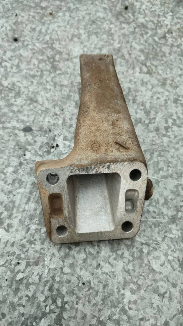 кронштейн двигателя Mercedes-Benz A-Класс W169 (2004 - 2008), 2.0 л., дизель, МКПП, A6400242100, 6400242100 - фото №1