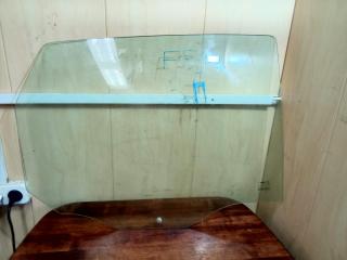 стекло двери задней правой Ford Focus 1 поколение (1998 - 2001)