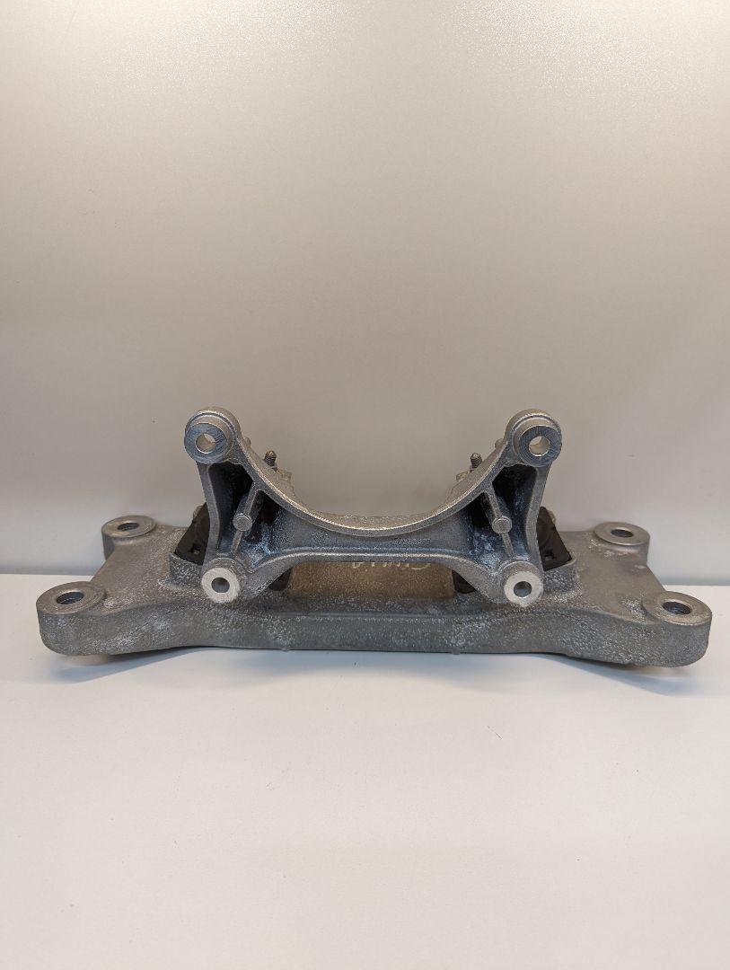 кронштейн КПП Alfa Romeo Giulia 2 поколение 952 2018, 2.0 л., АКПП, задний привод, 50533471 - фото №1