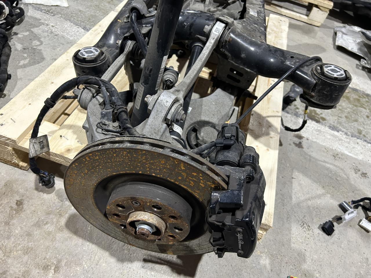 кулак задний левый Alfa Romeo Stelvio 1 поколение 949 2018, 2.0 л., бензин, АКПП, полный привод - фото №1