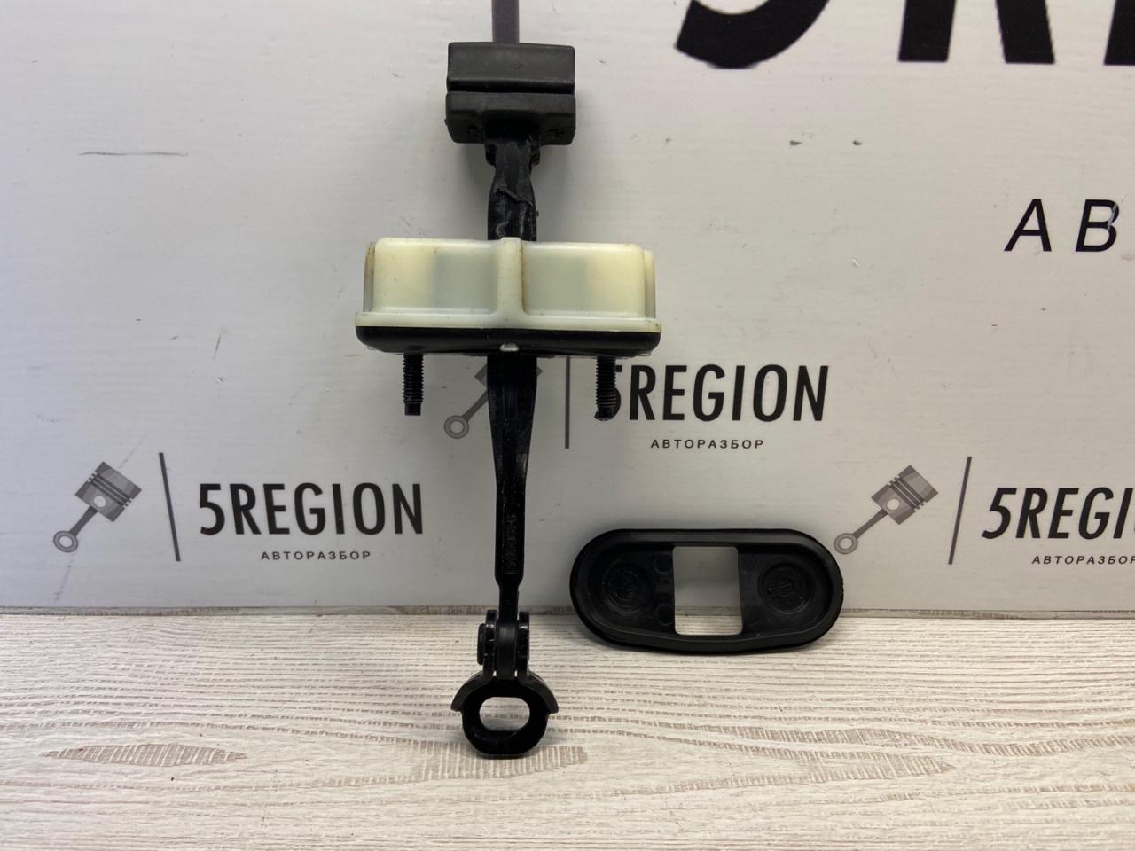 ограничитель открывания двери Alfa Romeo Stelvio 1 поколение 949 2018, 2.0 л., бензин, АКПП, полный привод - фото №1