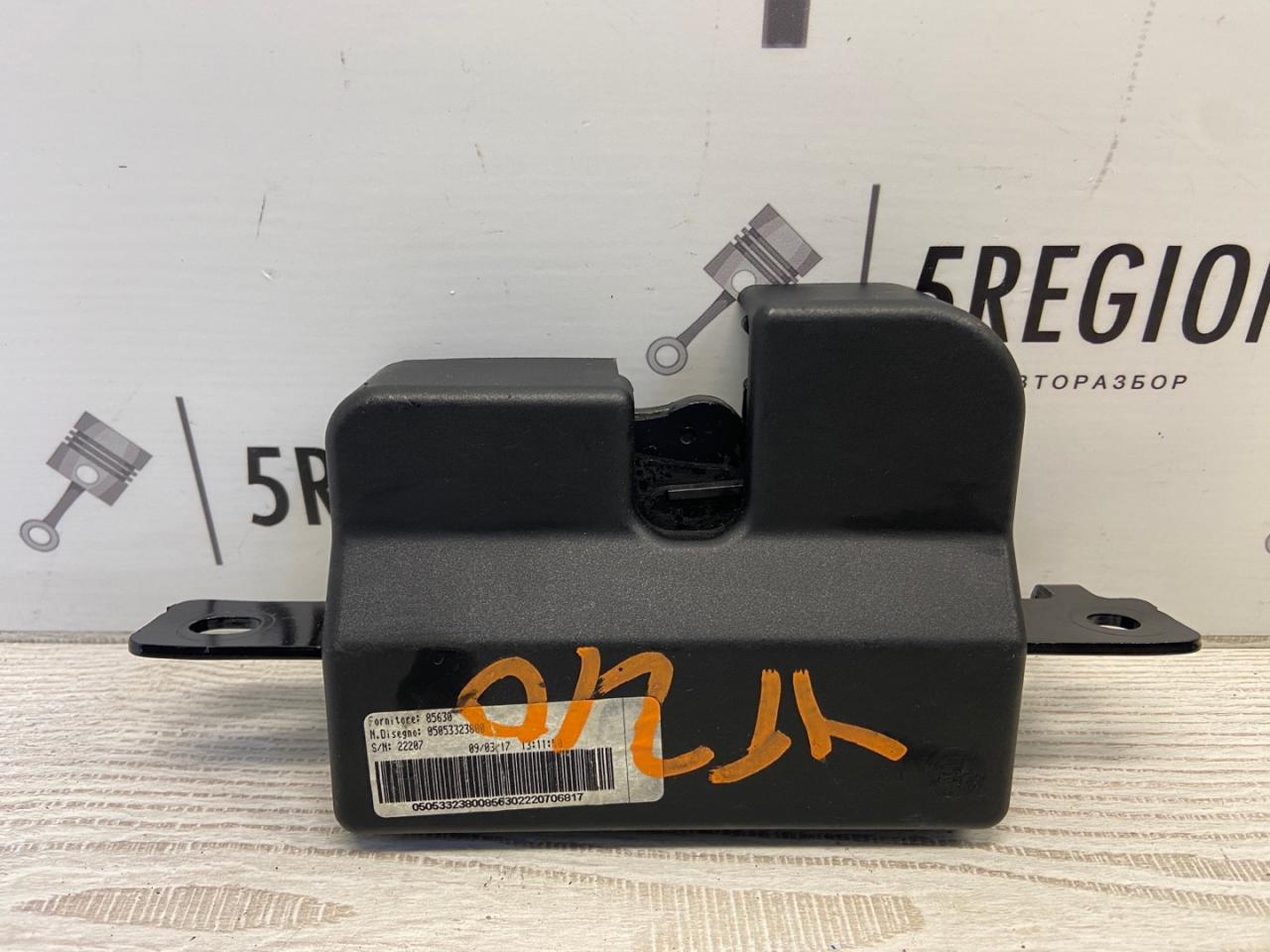 замок спинки сиденья Alfa Romeo Giulia 2 поколение 952 2017, 2.0 л., бензин, АКПП, седан, задний привод, 505332380 - фото №1