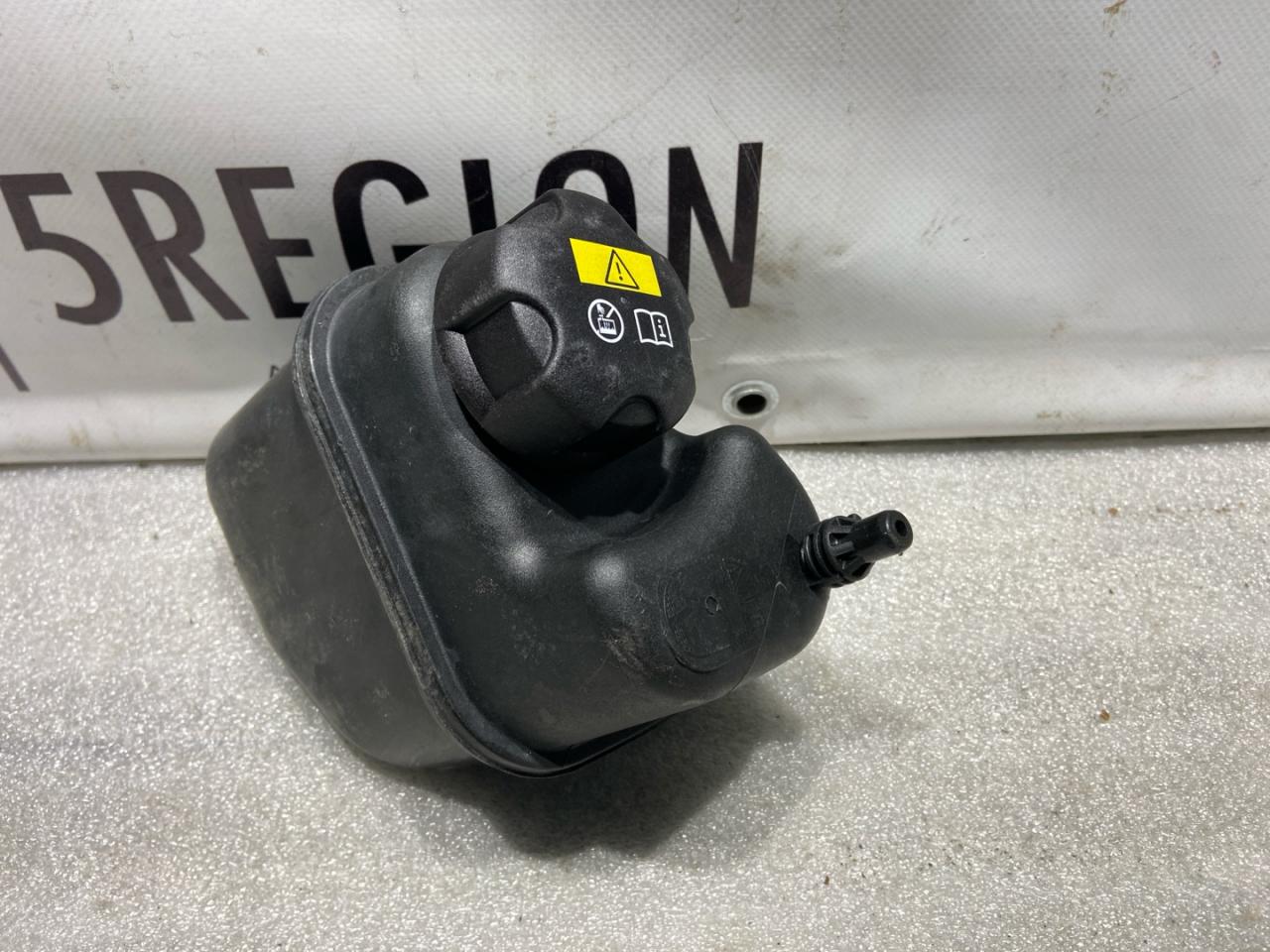 бачок расширительный BMW 7 серия G11/G12 2018, 3.0 л., дизель, АКПП, седан, задний привод, правый руль, 17138617045, 8617 - фото №1