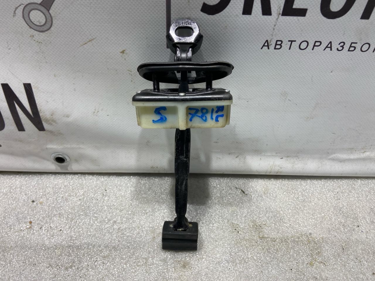 ограничитель открывания двери Alfa Romeo Stelvio 1 поколение 949 2018, 2.0 л., бензин, АКПП, полный привод - фото №1