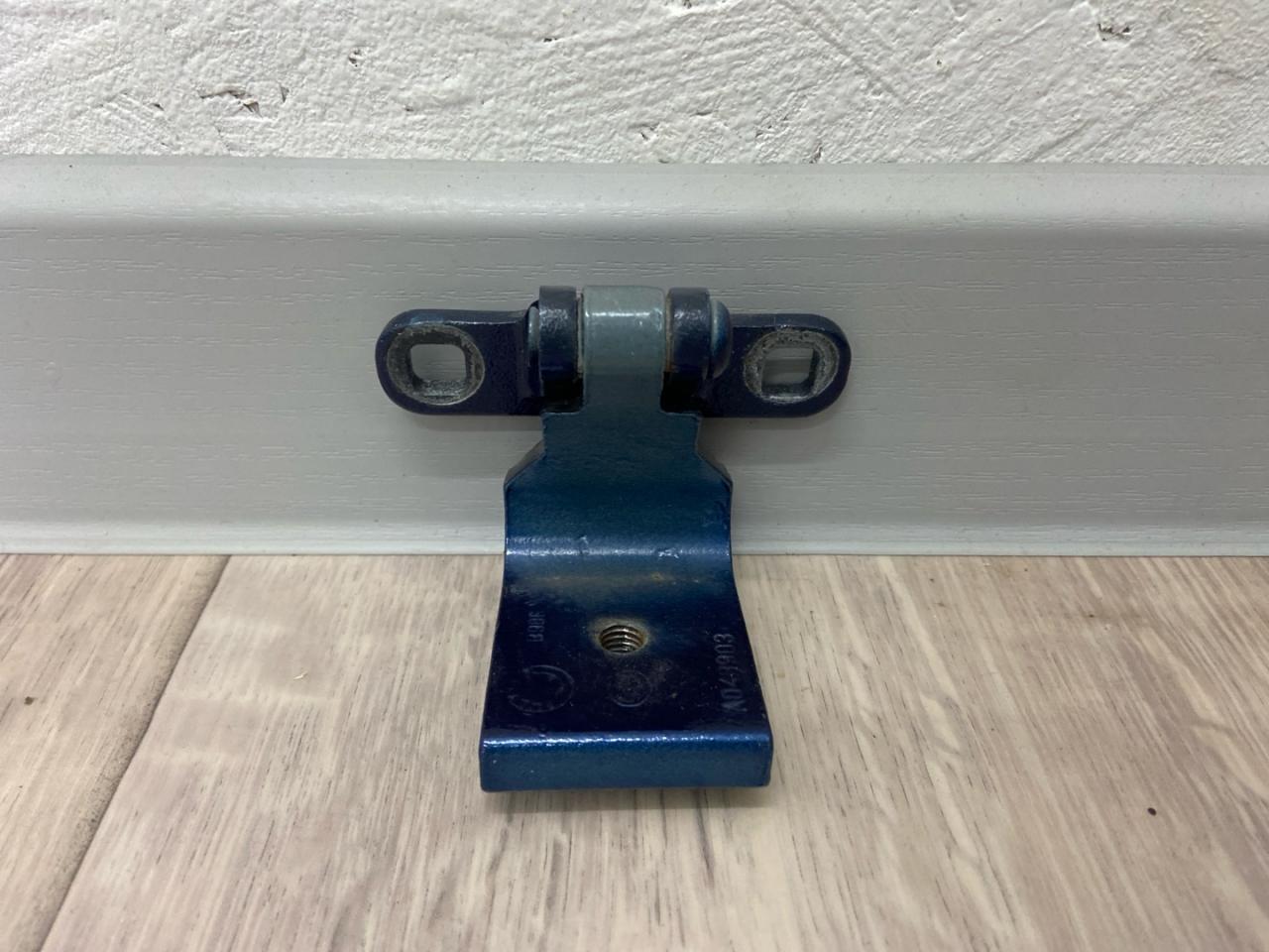 петля крышки багажника Alfa Romeo Stelvio 1 поколение 949 2018, 2.0 л., бензин, АКПП, внедорожник 5 дв., полный привод - фото №1