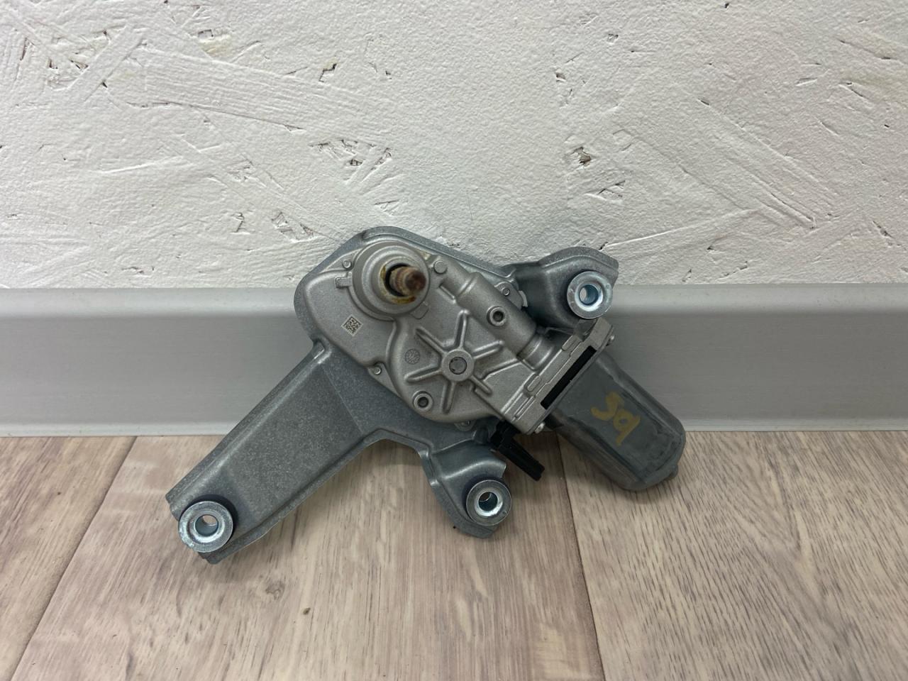 моторчик заднего стеклоочистителя (дворника) Alfa Romeo Stelvio 1 поколение 949 2018, 2.0 л., бензин, АКПП, внедорожник 5 дв., полный привод - фото №1