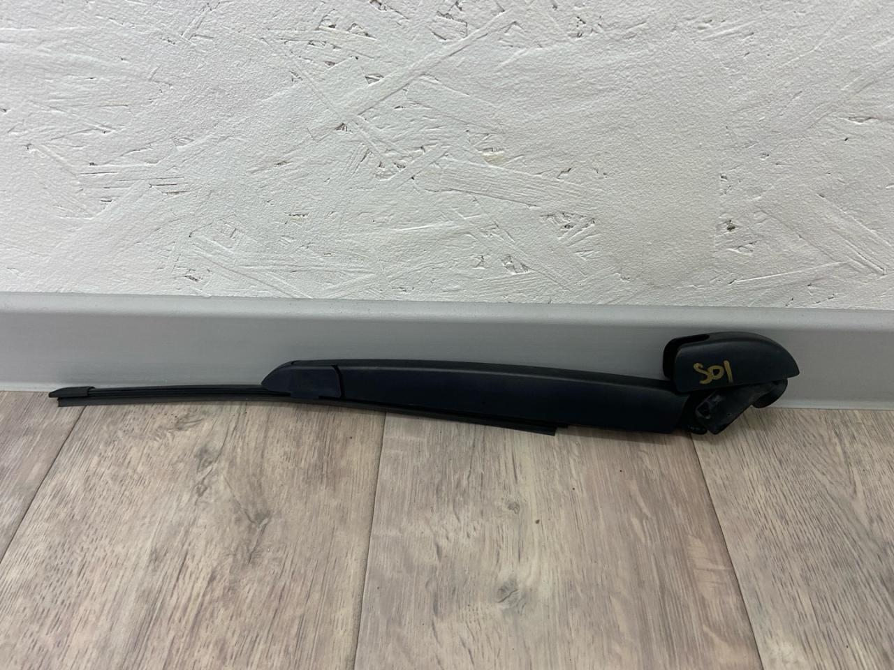 щеткодержатель (поводок стеклоочистителя, дворник) Alfa Romeo Stelvio 1 поколение 949 2018, 2.0 л., бензин, АКПП, внедорожник 5 дв., полный привод - фото №1