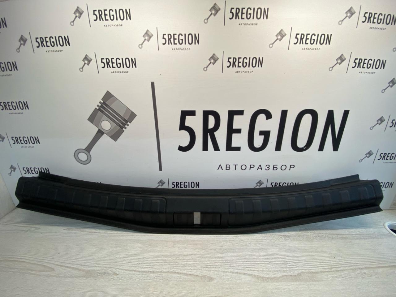 накладка внутренняя на заднюю панель кузова Alfa Romeo Stelvio 1 поколение 949 2018, 2.0 л., бензин, АКПП, полный привод, 156126138 - фото №1