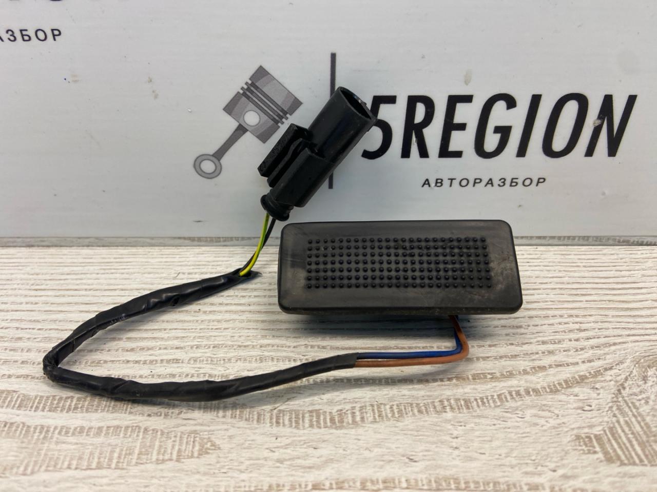 кнопка открытия багажника Alfa Romeo Stelvio 1 поколение 949 2018, 2.0 л., бензин, АКПП, внедорожник 5 дв., полный привод, 52056462 - фото №1