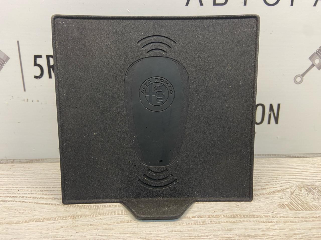 пластик Alfa Romeo Giulia 2 поколение 952 2017, 2.0 л., бензин, АКПП, седан, полный привод, 156108127 - фото №1