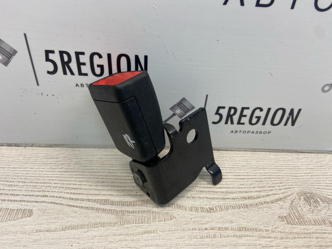 замок ремня безопасности Alfa Romeo Giulia 2 поколение 952 2017, 2.0 л., бензин, АКПП, седан, полный привод, 156112955 - фото №1