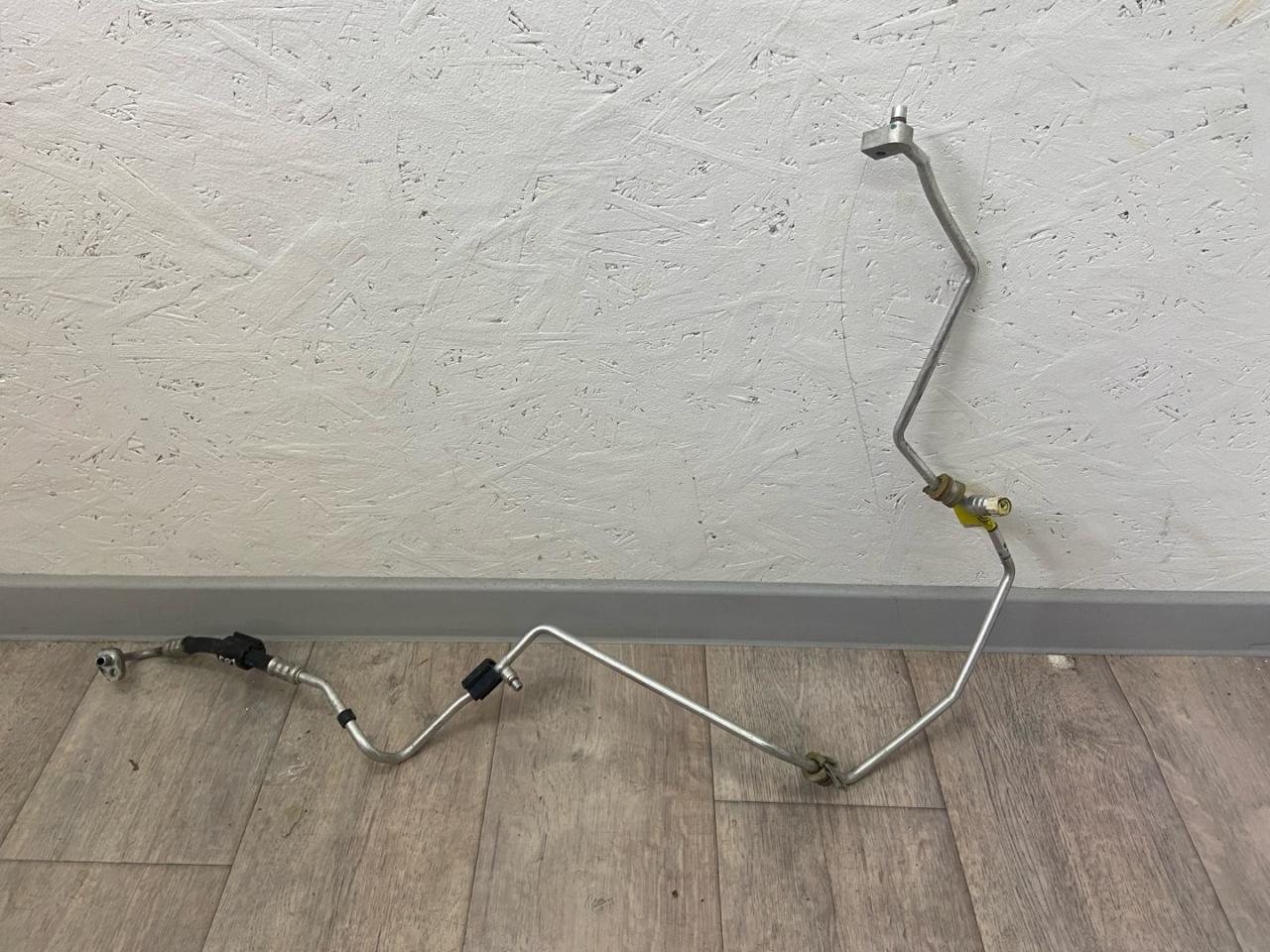 трубка кондиционера Alfa Romeo Giulia 2 поколение 952 2018, 2.0 л., бензин, АКПП, задний привод, 50532282 - фото №1