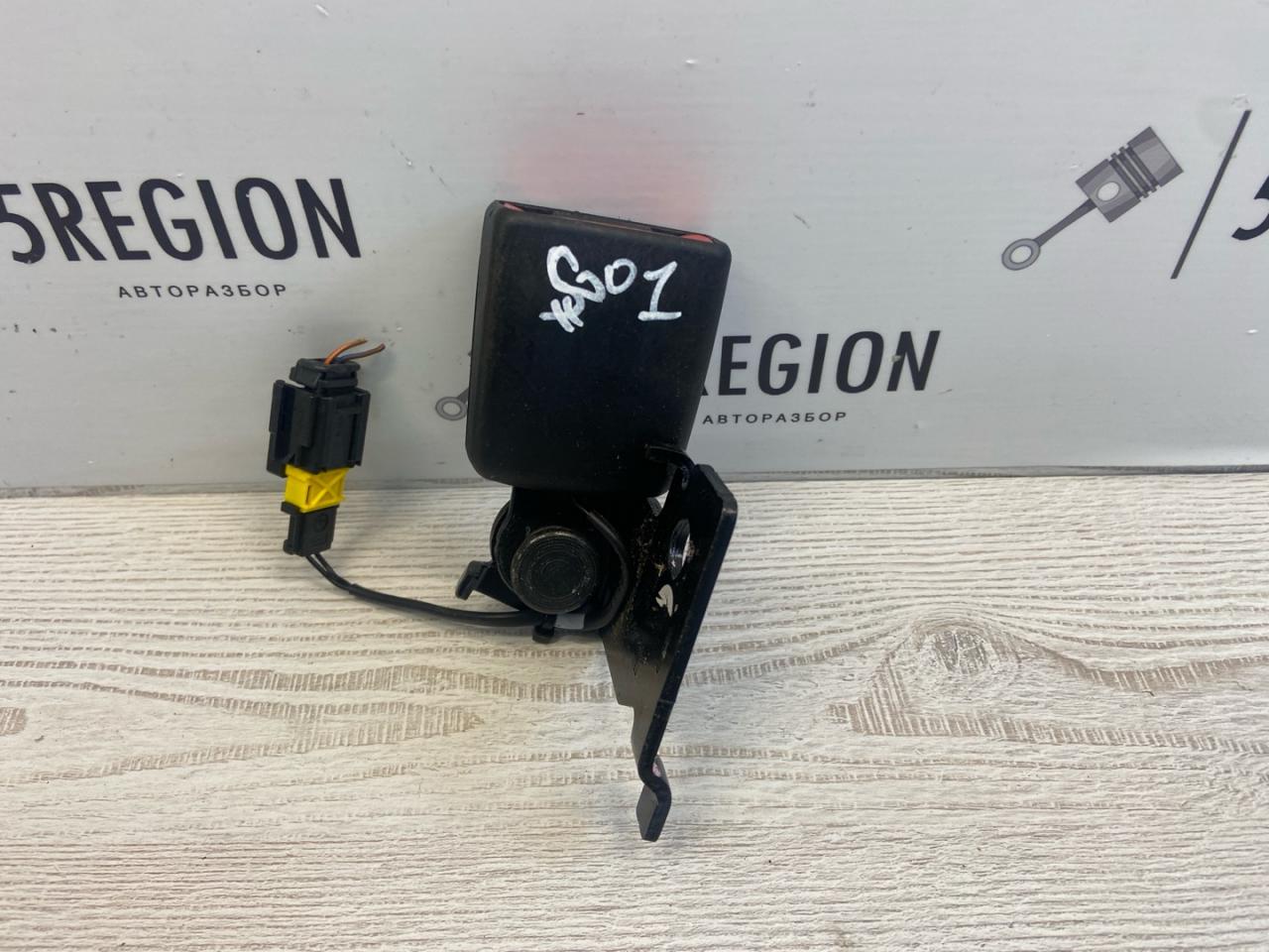 замок ремня безопасности Alfa Romeo Giulia 2 поколение 952 2018, 2.0 л., бензин, АКПП, задний привод, 156118809 - фото №1