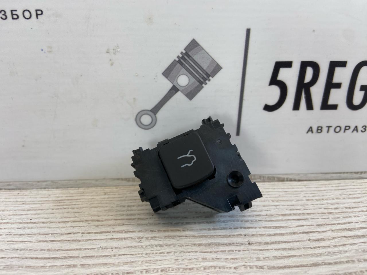 кнопка открытия багажника Alfa Romeo Giulia 2 поколение 952 2018, 2.0 л., бензин, АКПП, седан, задний привод, 156114345 - фото №1