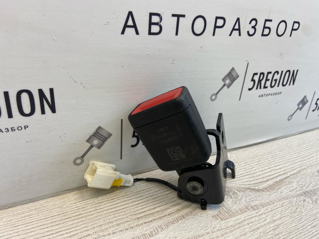 замок ремня безопасности Alfa Romeo Giulia 2 поколение 952 2018, 2.0 л., бензин, АКПП, задний привод, 156118808 - фото №1