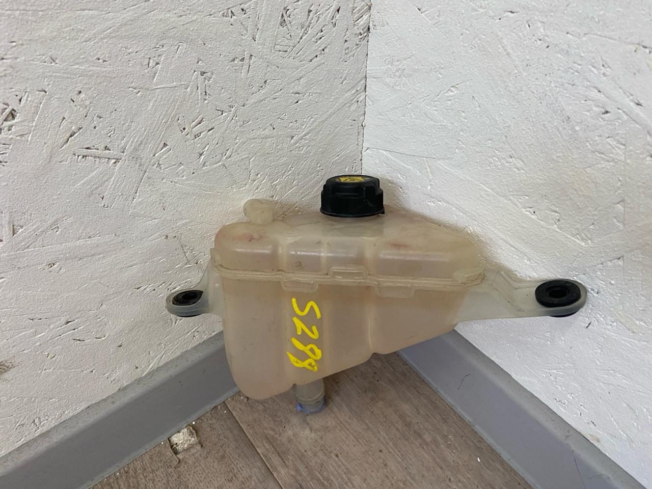 бачок расширительный Alfa Romeo Giulia 2 поколение 952 2018, 2.0 л., бензин, АКПП, седан, задний привод, 50532261 - фото №1