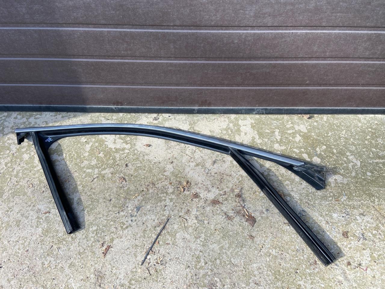 молдинг двери передней левой Alfa Romeo Giulia 2 поколение 952 2018, 2.0 л., бензин, АКПП, седан, задний привод - фото №1