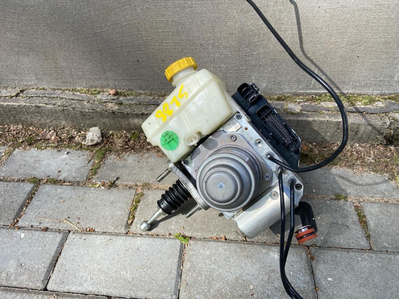 блок ABS Alfa Romeo Giulia 2 поколение 952 2018, 2.0 л., бензин, АКПП, седан, задний привод, 505496510 - фото №1