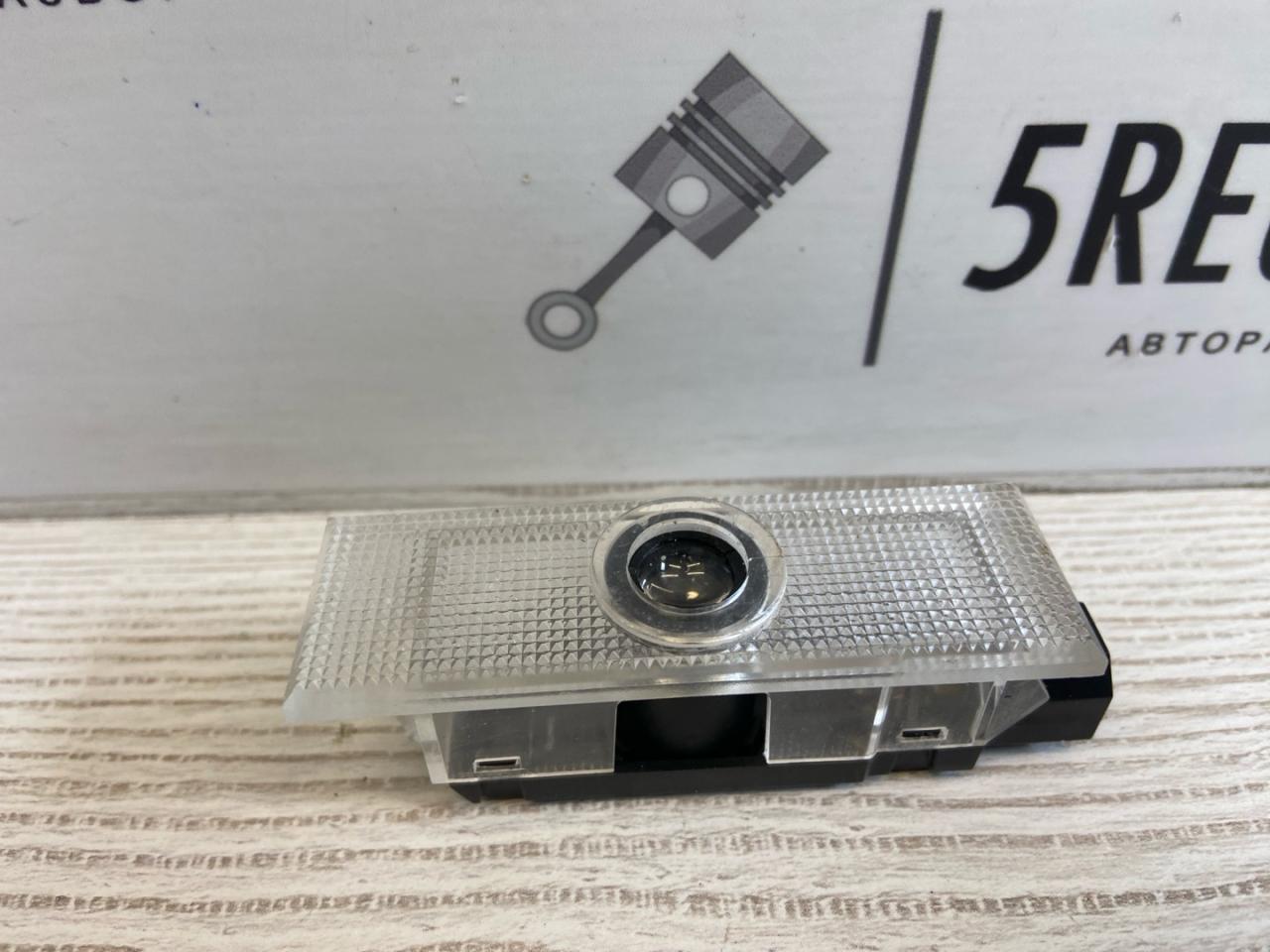 фонарь салона (плафон) Alfa Romeo Giulia 2 поколение 952 2018, 2.0 л., бензин, АКПП, седан, задний привод - фото №1