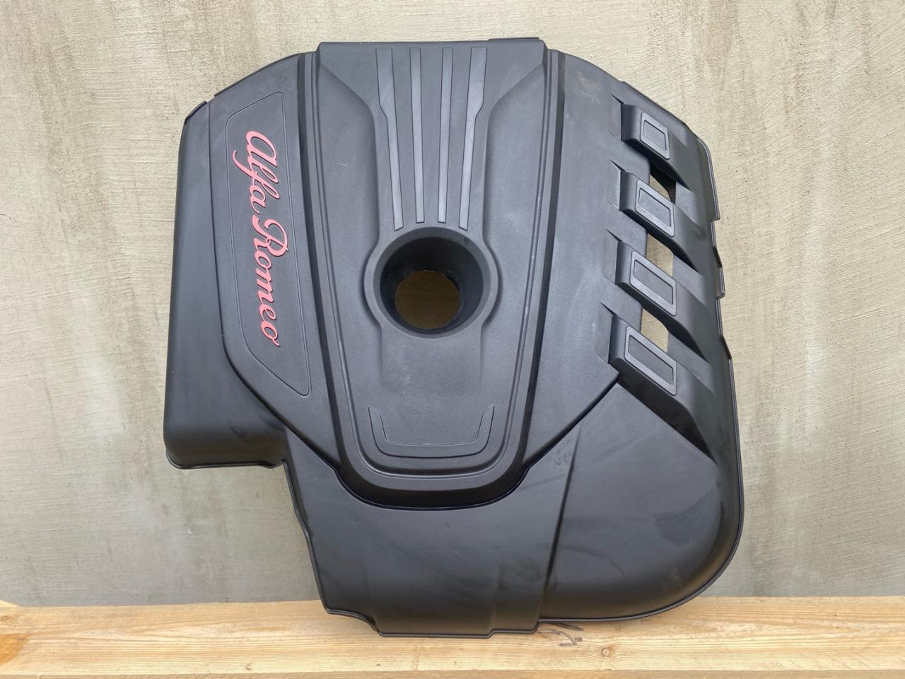 декоративная крышка двигателя Alfa Romeo Stelvio 1 поколение 949 2018, 2.2 л., дизель, АКПП, полный привод - фото №1