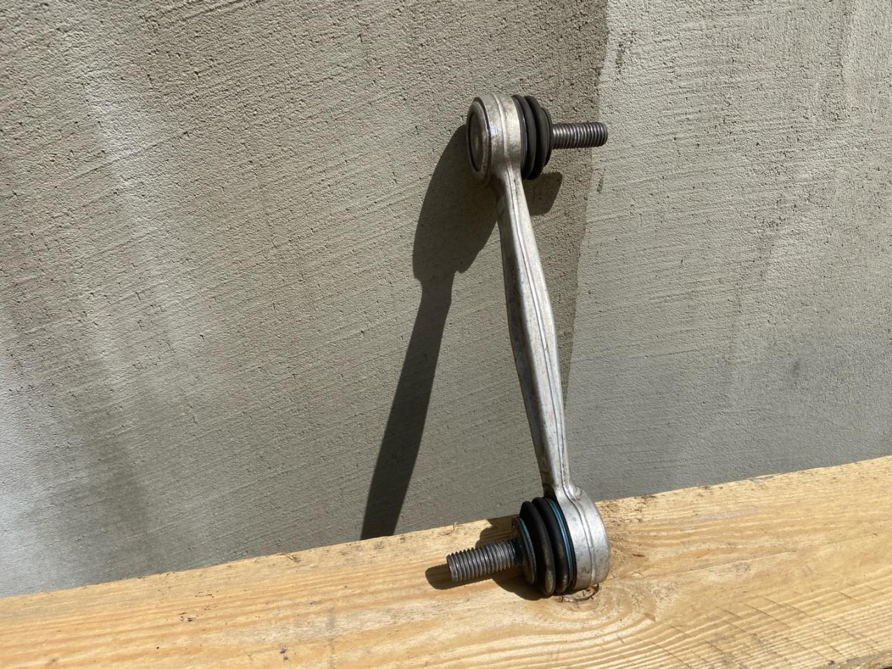 стойка стабилизатора Alfa Romeo Stelvio 1 поколение 949 2018, 2.2 л., дизель, АКПП, полный привод - фото №1