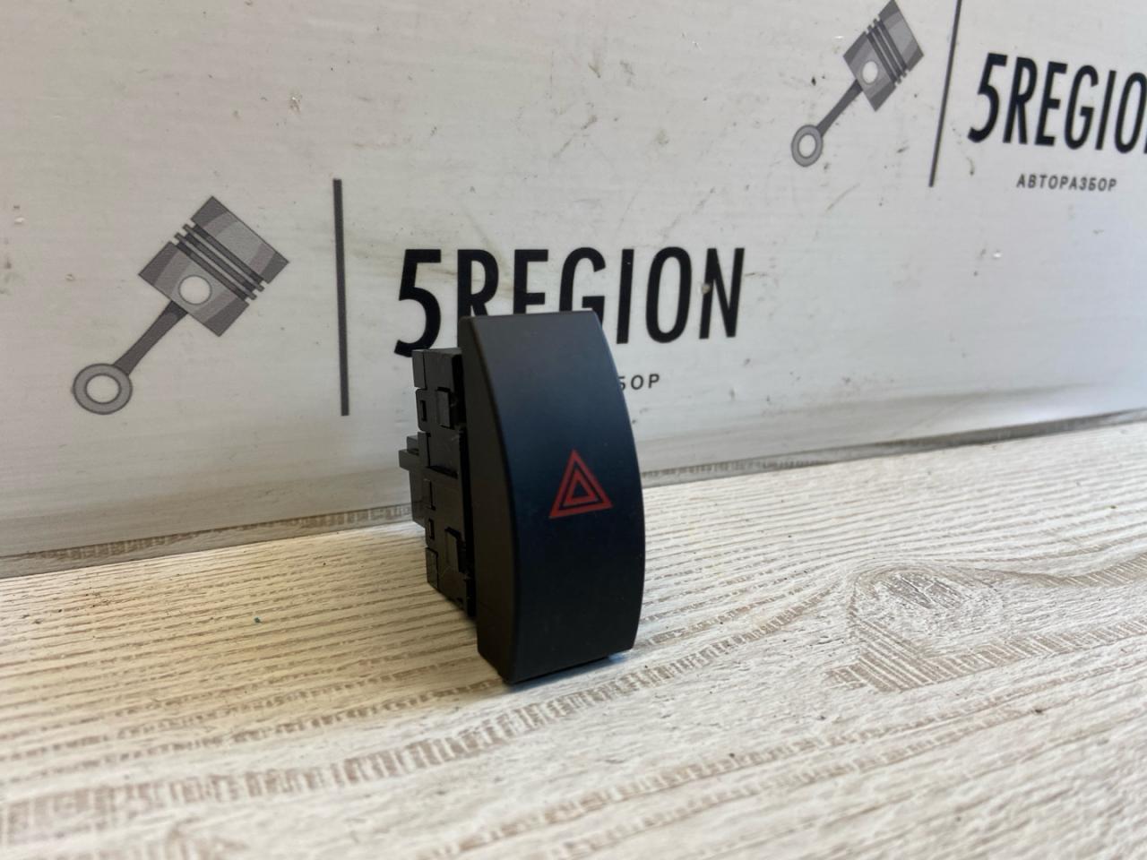 кнопка аварийной сигнализации Alfa Romeo Stelvio 1 поколение 949 2018, 2.2 л., дизель, АКПП, полный привод, 156109575 - фото №1