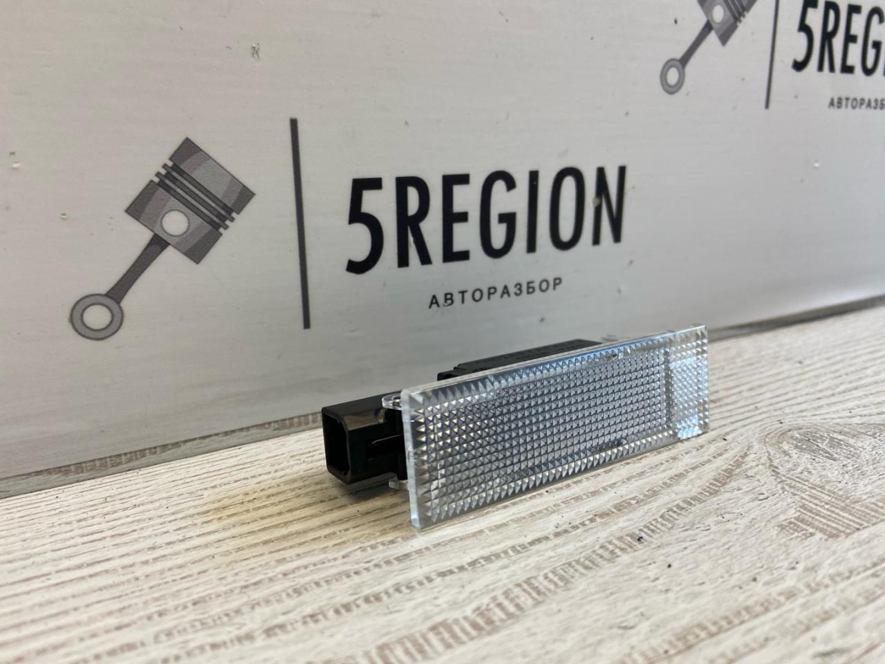 фонарь салона (плафон) Alfa Romeo Stelvio 1 поколение 949 2018, 2.2 л., дизель, АКПП, полный привод - фото №1