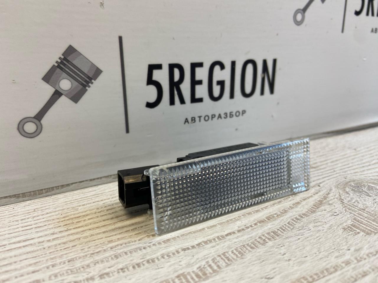 фонарь салона (плафон) Alfa Romeo Stelvio 1 поколение 949 2018, 2.2 л., дизель, АКПП, полный привод - фото №1