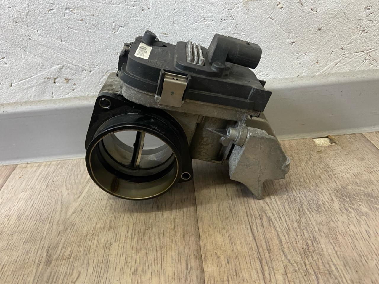 заслонка дроссельная Alfa Romeo Stelvio 1 поколение 949 2018, 2.2 л., дизель, АКПП, полный привод, 55278009 - фото №1