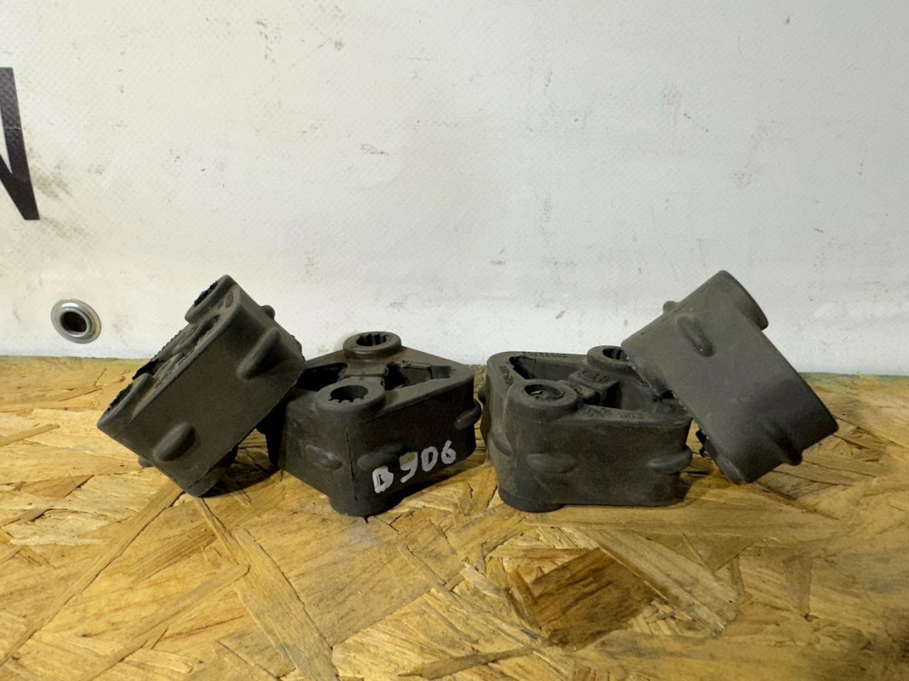 кронштейн глушителя Alfa Romeo Giulia 2 поколение 952 2018, 2.0 л., бензин, АКПП, rosso red, седан, полный привод - фото №1