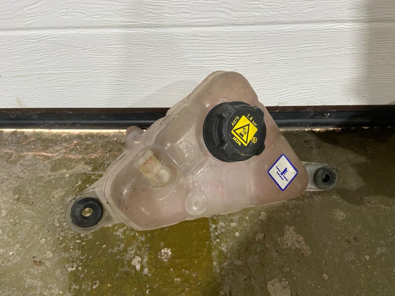 бачок расширительный Alfa Romeo Stelvio 1 поколение 949 2018, 2.2 л., дизель, АКПП, внедорожник 5 дв., полный привод, правый руль, 50552834 - фото №1