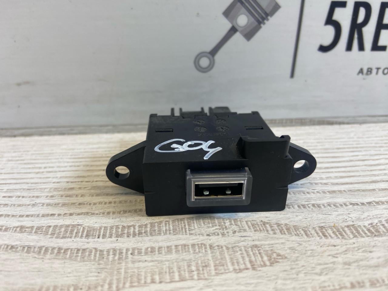 разъем AUX / USB Alfa Romeo Giulia 2 поколение 952 2018, 2.0 л., бензин, АКПП, седан, задний привод, 505485510 - фото №1