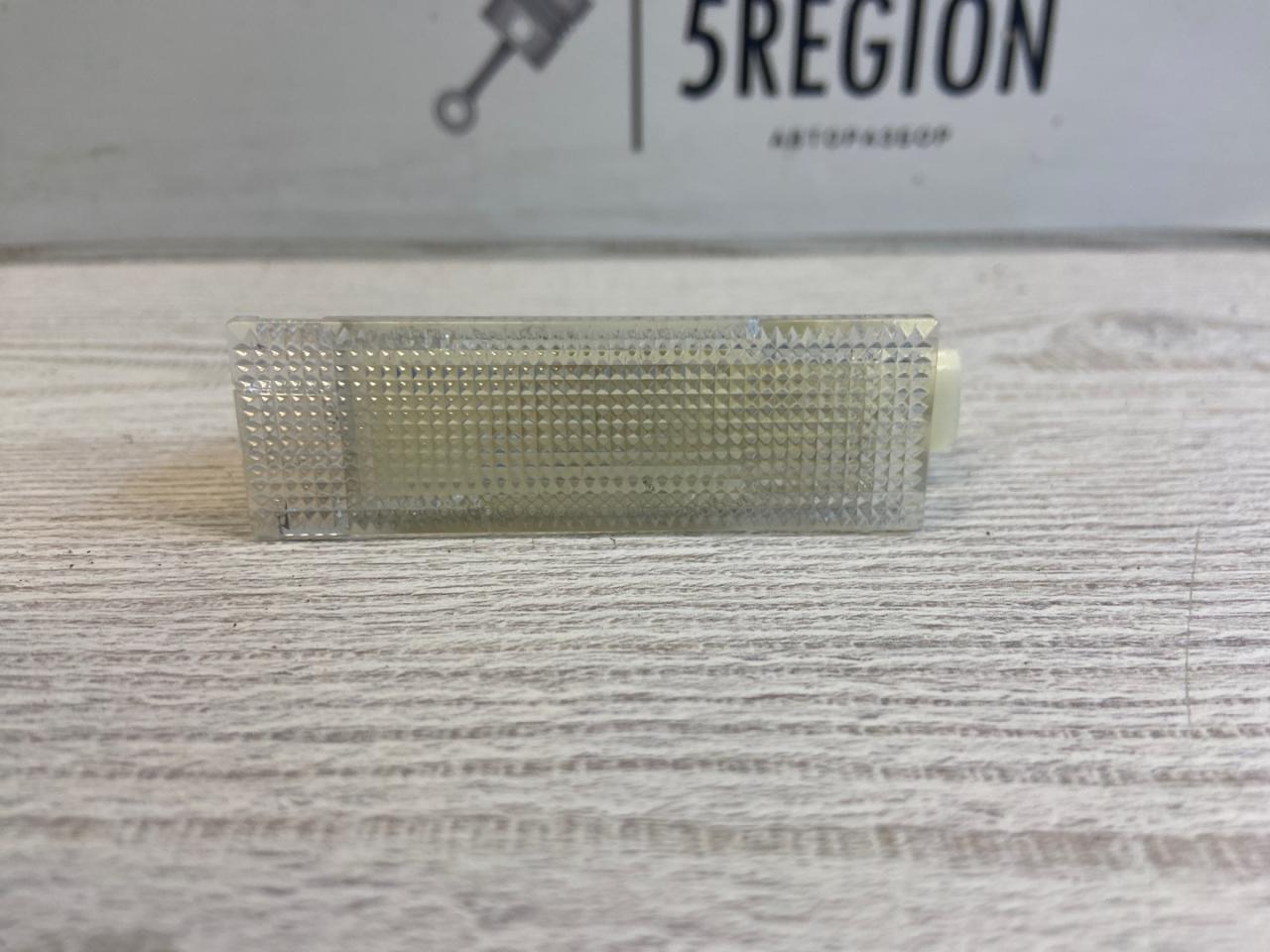 плафон подсветки бардачка Alfa Romeo Giulia 2 поколение 952 2017, 2.0 л., бензин, АКПП, седан, полный привод - фото №1