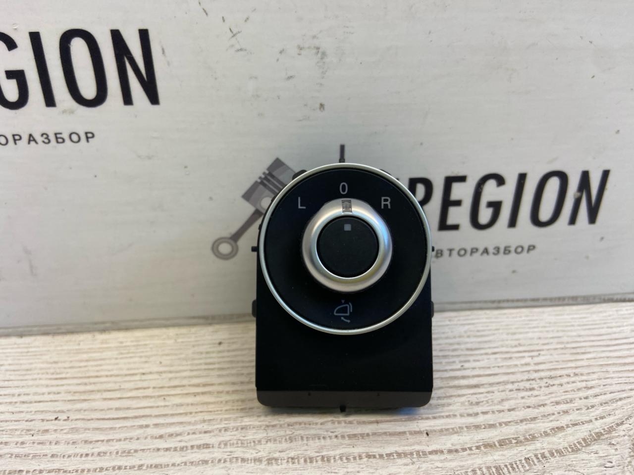 джойстик регулировки зеркал Alfa Romeo Giulia 2 поколение 952 2018, 2.0 л., бензин, АКПП, rosso red, седан, полный привод, 1561181990 - фото №1